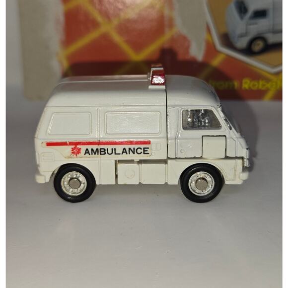 GoBots Rest-Q Ambulance Action Figure 1983 Package Cardback Complete - Picture 14 of 16